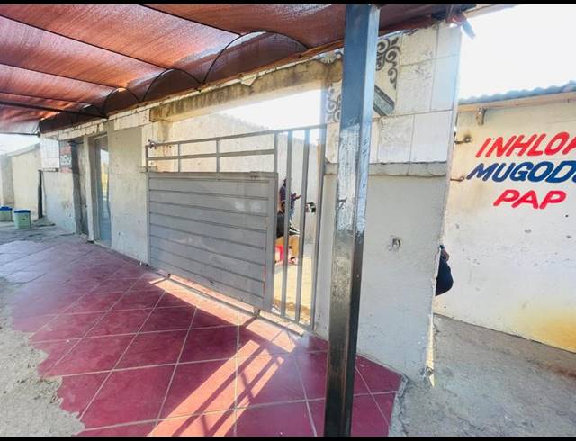 10 BEDROOM HOUSE FOR SALE IN ENTSHONALANGA